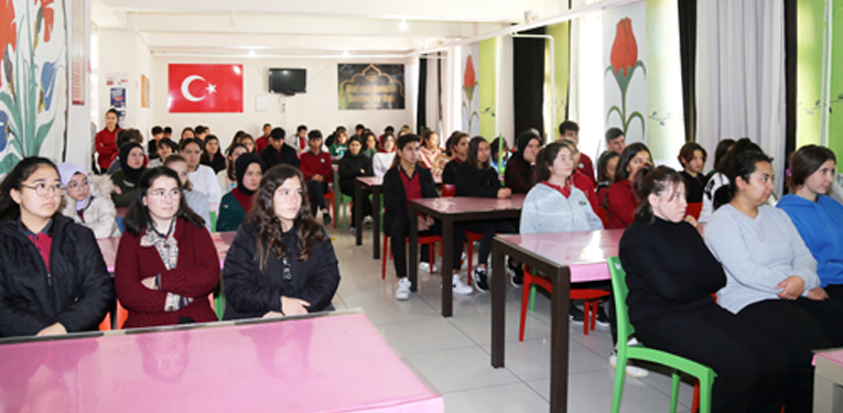 Başkan Arslan tecrübelerini öğrencilerle paylaştı 